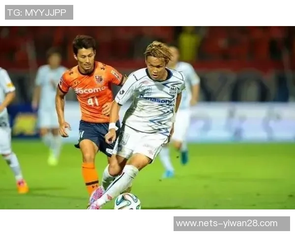 大宫松鼠与清水鼓动的激烈对决展现足球魅力与团队精神